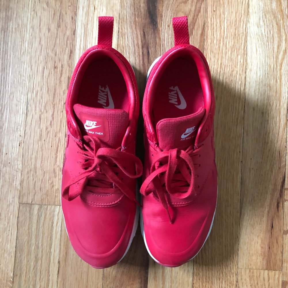 Nike Theas All Red
